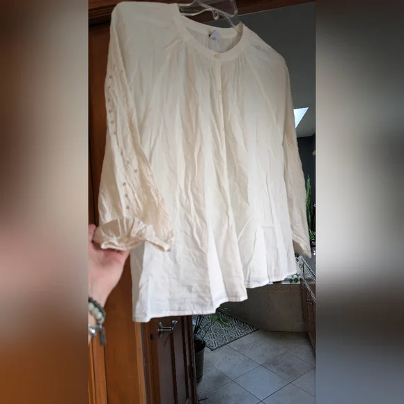 Old Navy Cream Top - Picture 2 of 10